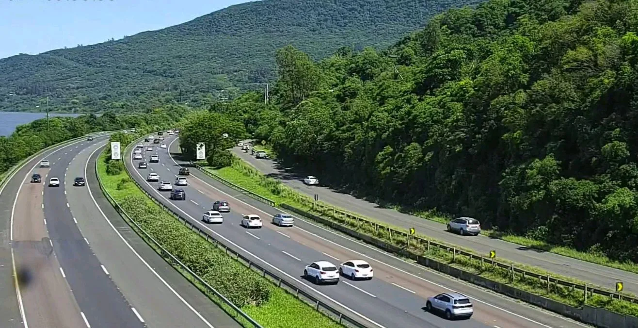 FreeWay tem até 60 carros por minuto na volta da praia; acompanhe